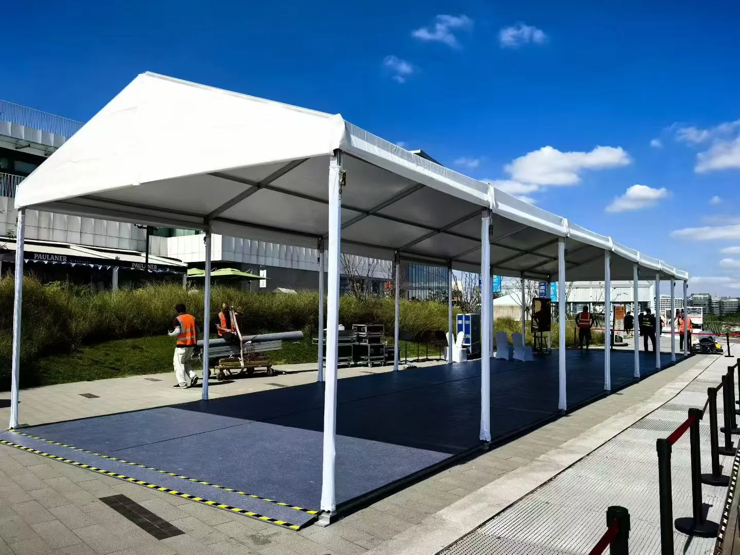 Passage tent installed between temporary spaces
